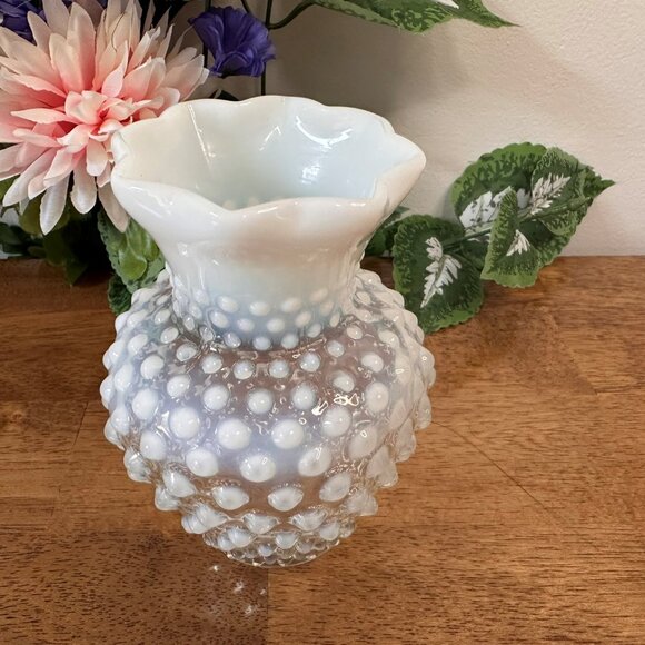 Vintage White Opalescent Hobnail Glass Vase MCM Decorative Vase Fenton Style - Picture 2 of 6